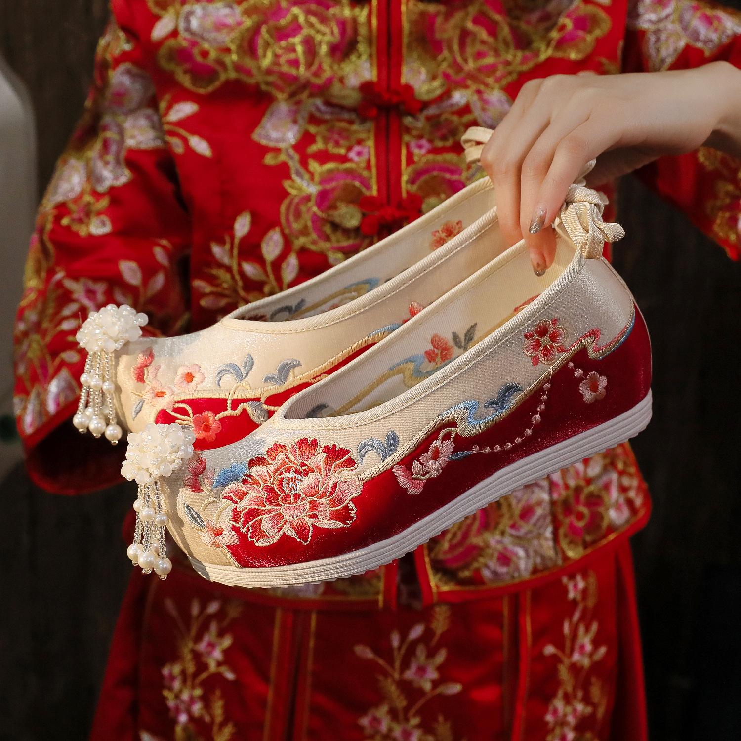 

Вышитые кисточками туфли в стиле ханьфу, внутренняя высота увеличена на 4 см 39