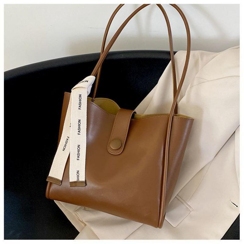 2024 Retro Tragetasche mit großer Kapazität: Damen Herbst/Winter Schultertasche für Arbeit & Pendeln