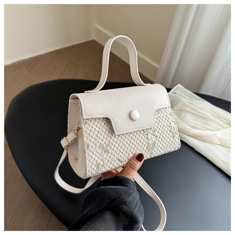 

2024 весна новая мода простая маленькая квадратная сумка простая плетеная темпераментная женская сумка большая вместительная сумка-мессенджер белый