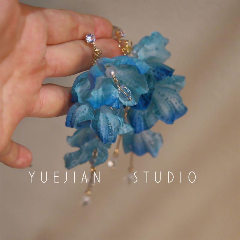 

Blue Qinhua Soft ~ Blue Tassel Flower Stud Earrings Fancy Vacation Style Special Interest Earrings Beautiful Mosquito Coil Ear Clip Pair of blue ear needles