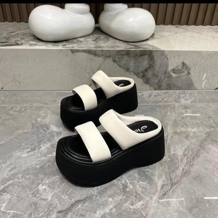 

Повседневная верхняя одежда однословные тапочки женские лето 2025 корейская версия маффин толстая подошва маленький человек увеличение роста удобные сандалии женские 40