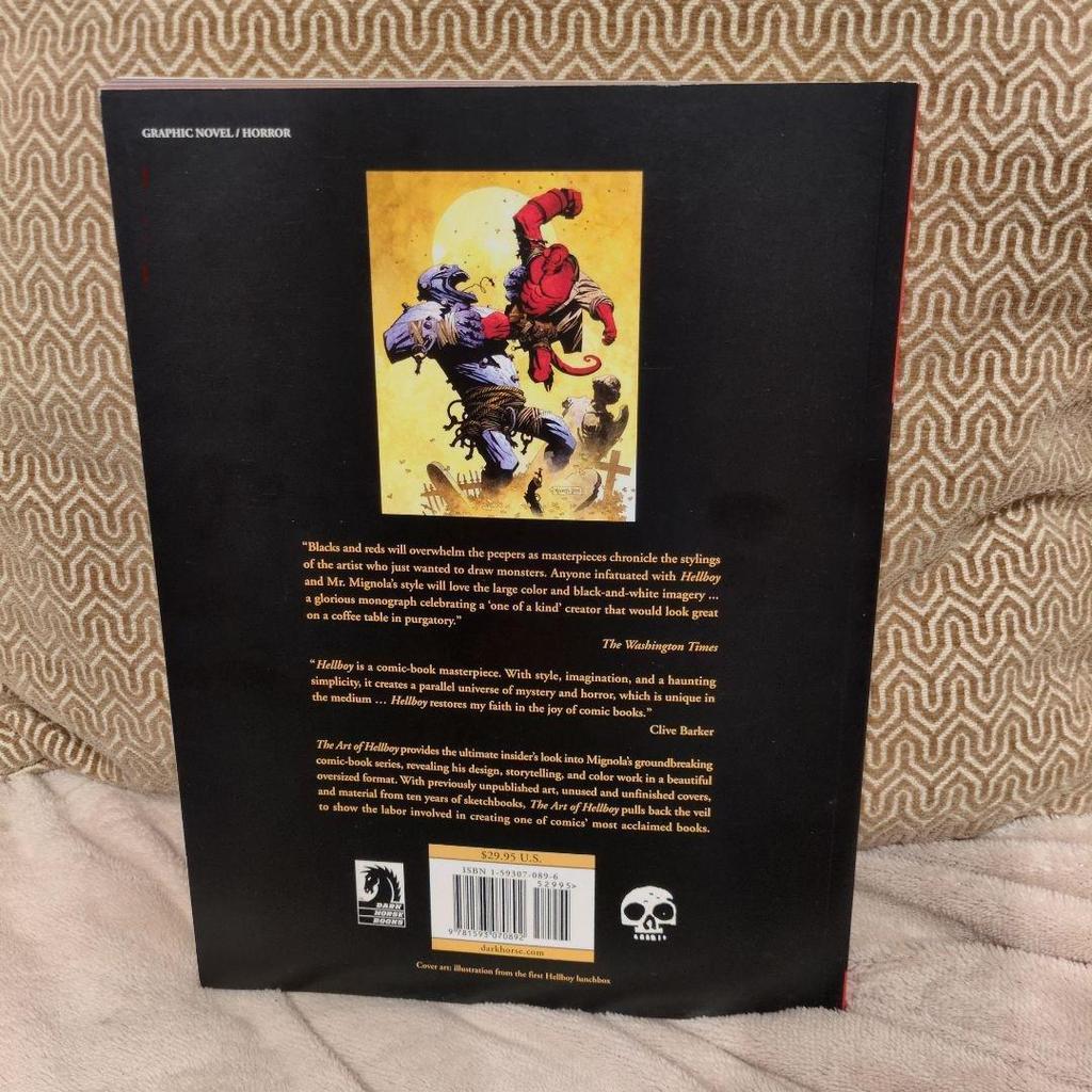 [USED] Hellboy: The Art of Hellboy / Hellboy English book