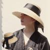 Breitkrempiger Sommer-Sonnenhut für Damen Kentucky Derby Hüte Damen Weizenstrohhut Schwarzes Band Flache Oberseite Handgefertigt Freizeit-Strandhüte