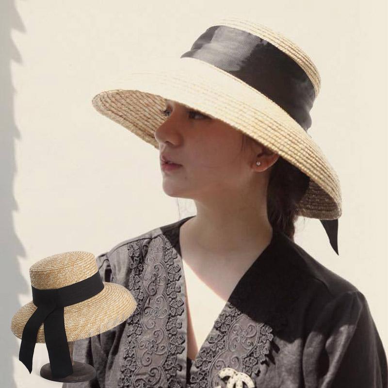 Breitkrempiger Sommer-Sonnenhut für Damen Kentucky Derby Hüte Damen Weizenstrohhut Schwarzes Band Flache Oberseite Handgefertigt Freizeit-Strandhüte