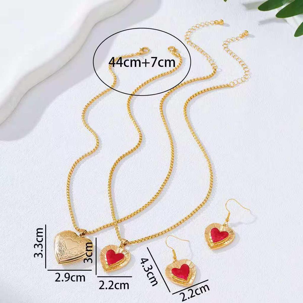 Heart-Shaped Peach Necklace: Exquisite Fashion for Couples