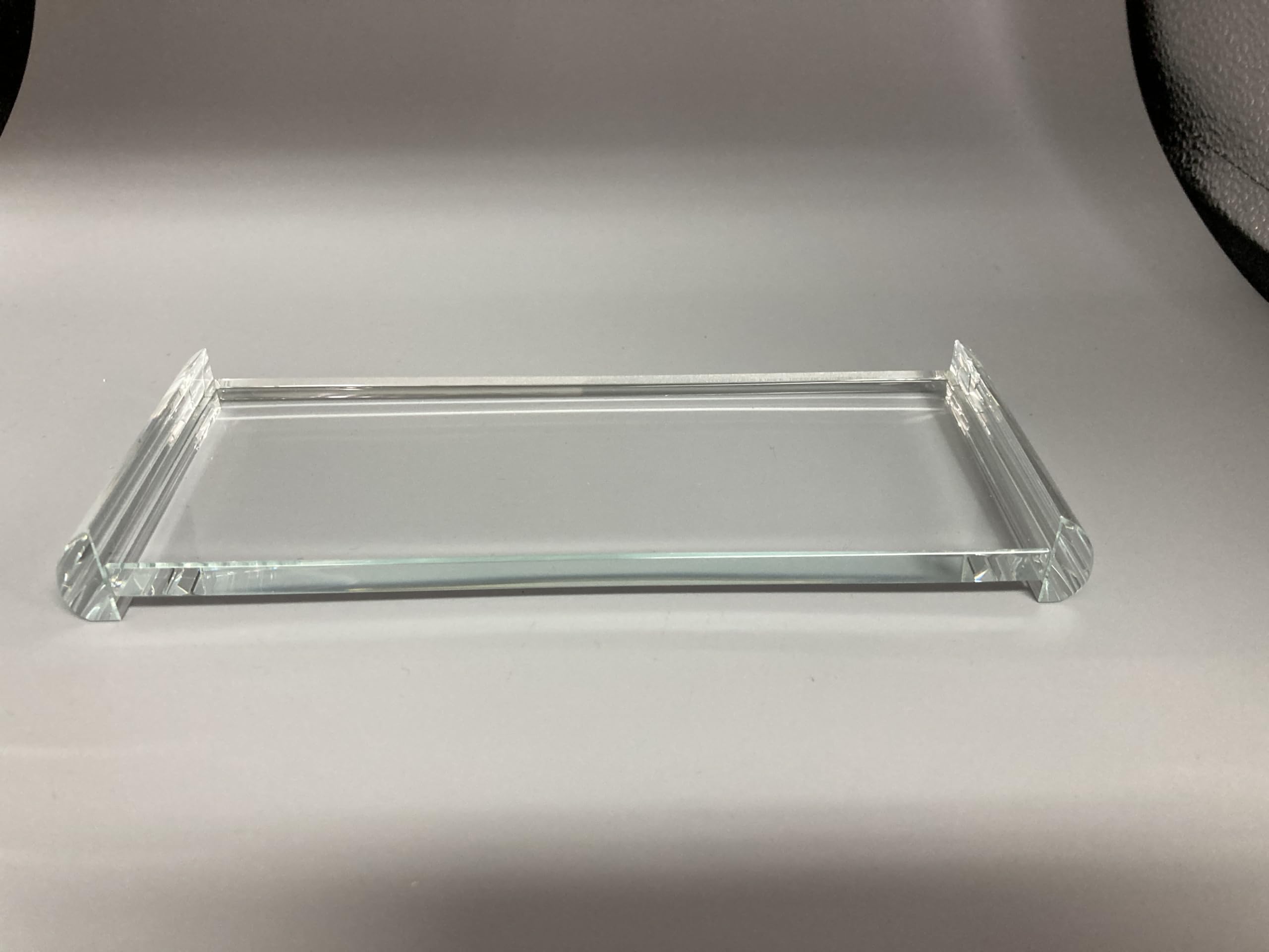 

Аксессуары для буддийского алтаря Сока Гаккай Хрустальный Тэнмокудай [Подставка для буддийской чайной утвари] (Контейнер для риса и воды)]