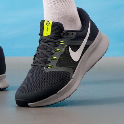 Herrenschuhe – Sportschuhe
