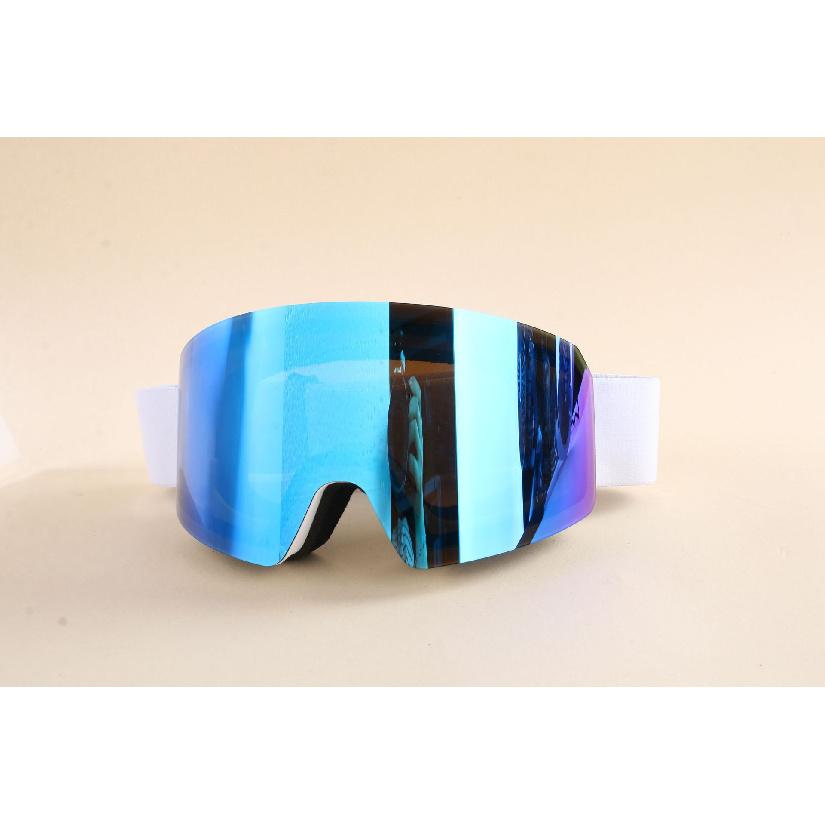 Double-layer anti-fog ski goggles, essential for skiing, offering wind and sand protection, UV protection, and snow blindness prevention, suitable