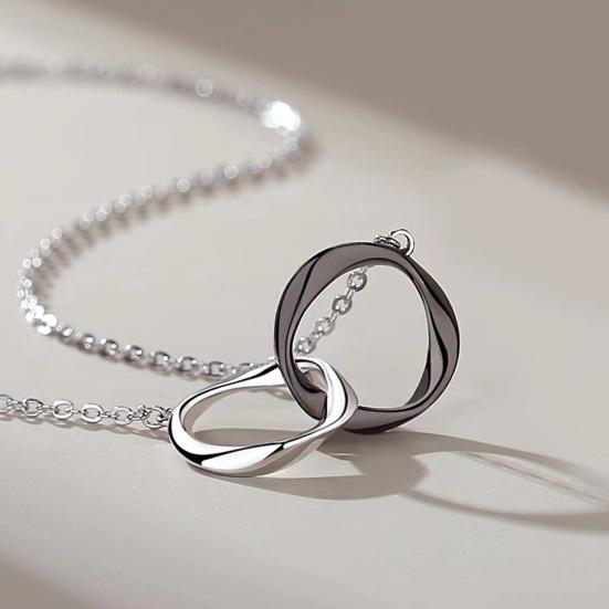 Intertwined Rings Couple Necklace Mobius Strip Circles Necklace Men Women Endless Circle Pendant Necklace Gift for Valentine's Day Anniversary