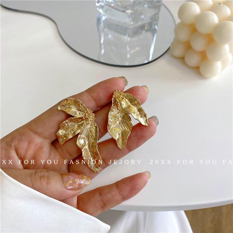 

2025 Ретро Дизайн Лист Женские Изысканные Серьги-гвоздики Легкая Роскошь золотой