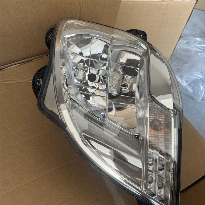 Suitable for Imported DAF CF Front Headlight Assembly 15, DAF CF Large Headlight Assembly