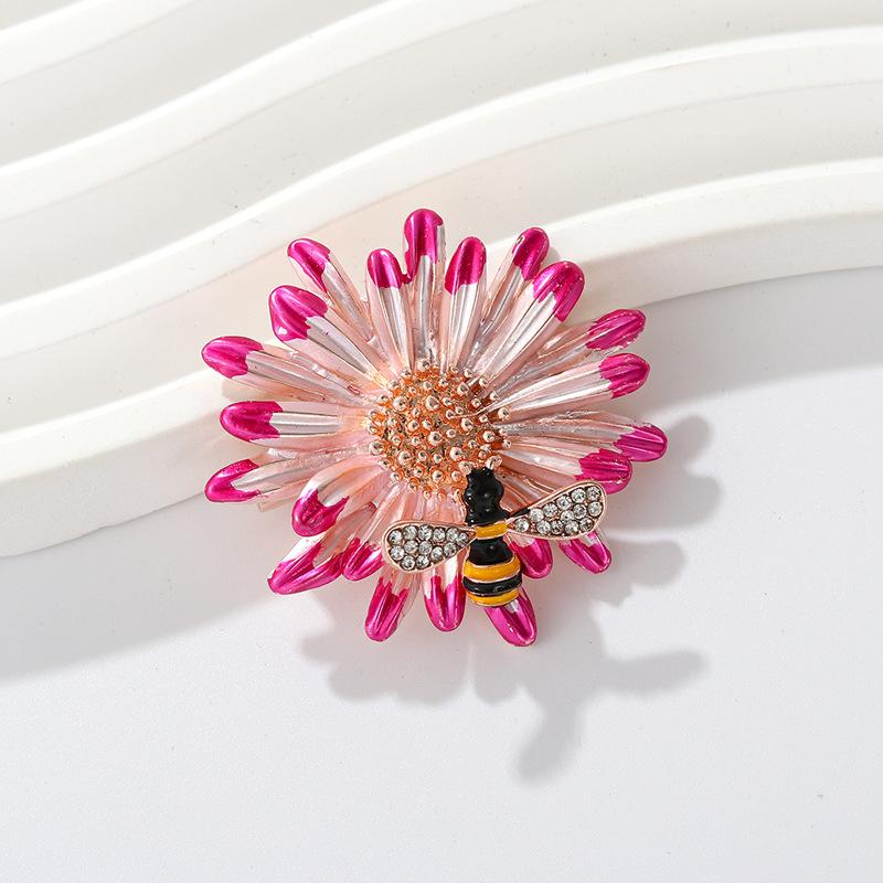 

Dripping Rhinestones Chic Sweet Daisy Bee Brooch Female, Stylish Matte Corsage Jacket Accessories
