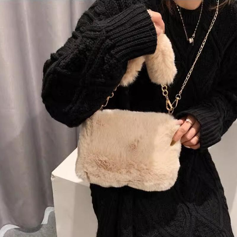 Plyšová taška tote z umelej kožušiny pre ženy Zimná taška cez rameno Ležérne nadýchané crossbody tašky Módna retiazková kabelka Dievčenská mäkká peňaženka