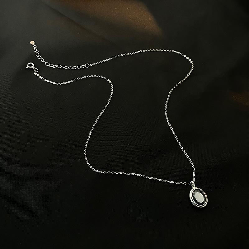 Oval Black Diamond Necklace with Dark Style, Simple and Versatile Collarbone Chain, Men's and Women's Personalized Necklaces