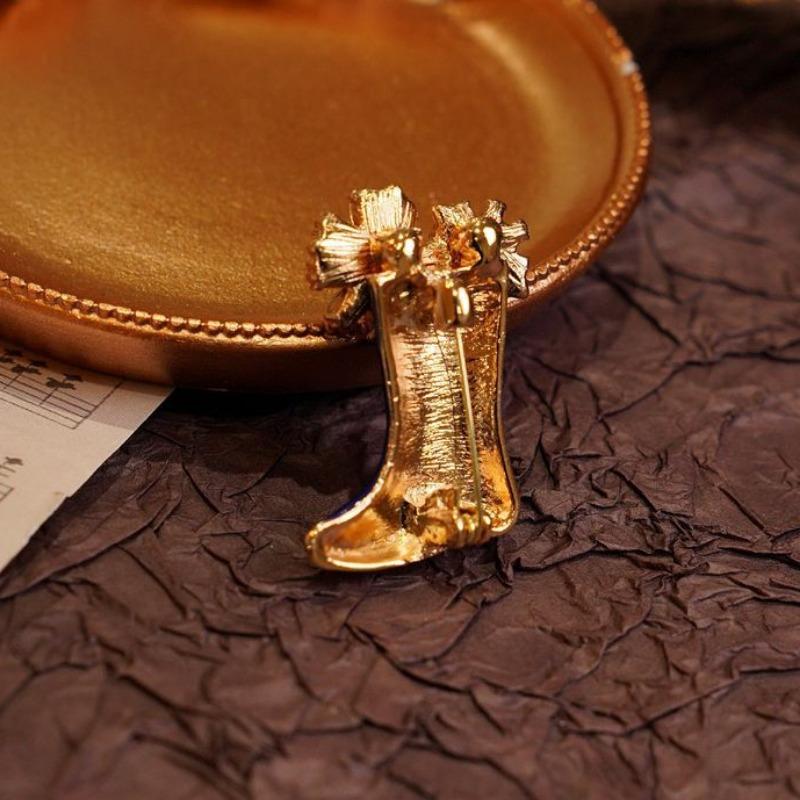 French Rustic Style Flower Kettle Brooch Pin, Elegant and Versatile, Ideal Accessory for Women's Fashion