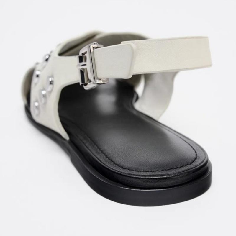 Fashion 2025 New Summer Casual Rivet Sandals Women Flats Fashion Buckle Strap Trend Walking Dress Women Sandals Heel Back Empty Shoes