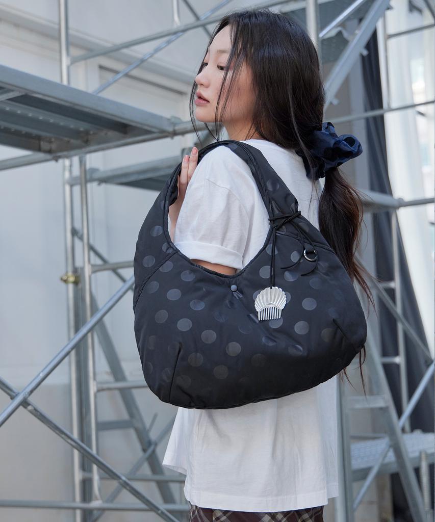 Haveawhale Dot Padding Bag (Bk)