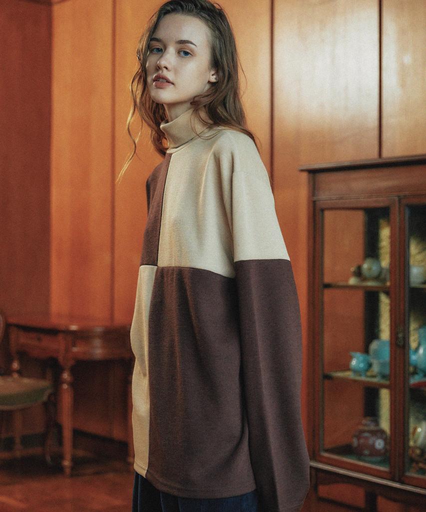 WAIKEI Checkerboard Turtleneck T-Shirt Brown