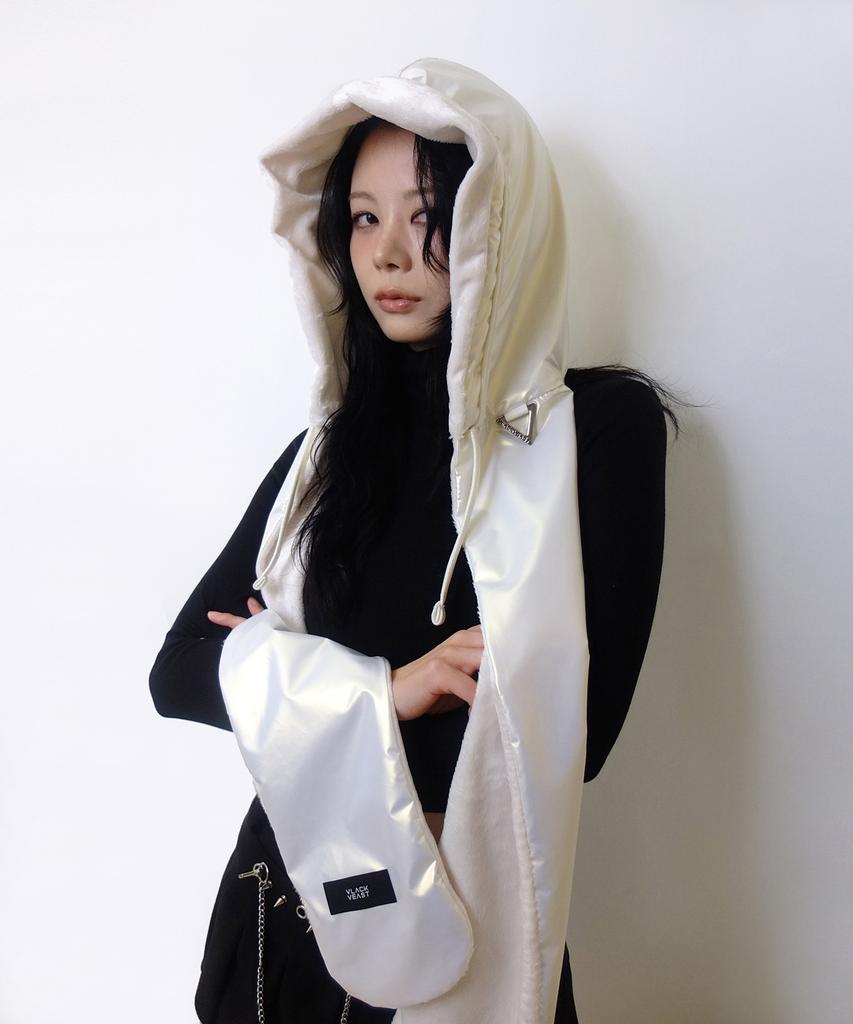 Beullaegbiseuteu Reversible Balaclava _ White Pearl _ Ac4502