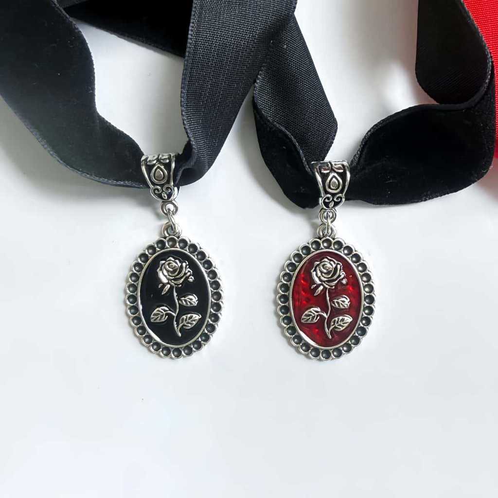 Goth Black Rose Pendant Necklace With Geometric Alloy Chain For Womens Fashion Accessories