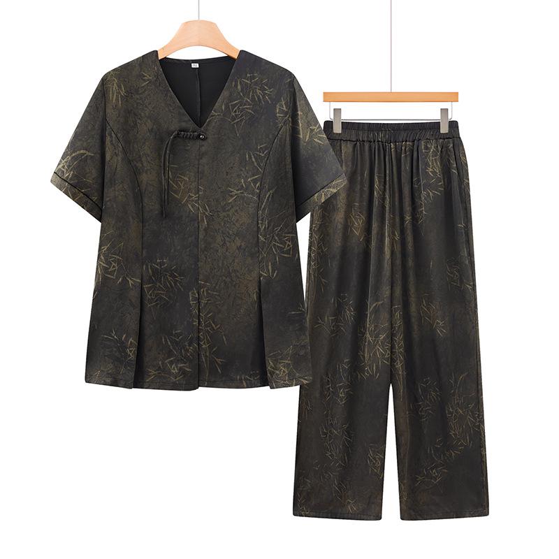 

Chic Summer Two-Piece Set for Women: Loose-Fit Chinese Style Top and Short Sleeve Set for Middle-Aged & Elderly 3XL (115-130 jin)