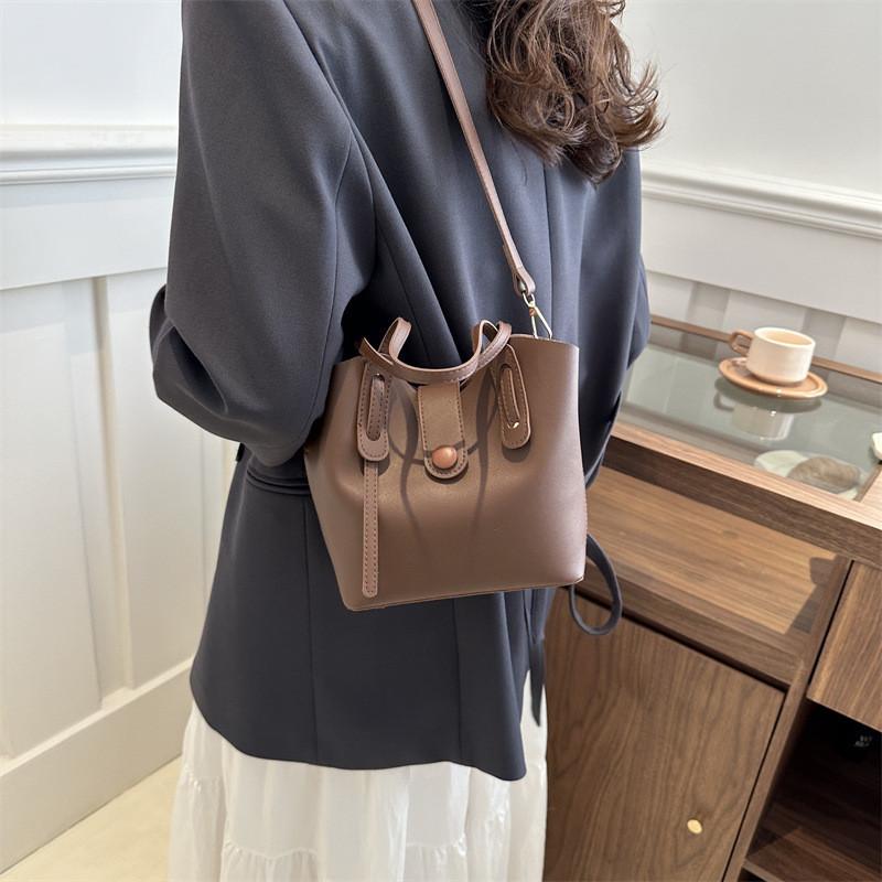 Stylish 2024 Summer Women's Crossbody Bucket Bag Trendy Minimalist Shoulder Handbag