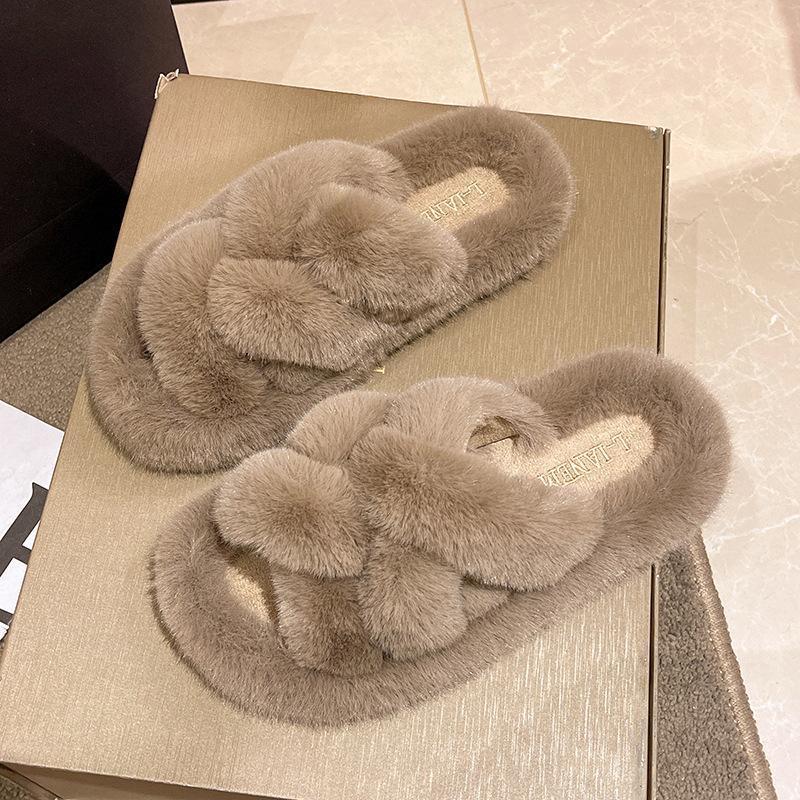

Пушистые тапочки на толстой подошве женские зимние 2025 новые супер популярные фейские модные перекрещенные теплые тапочки 35 хаки