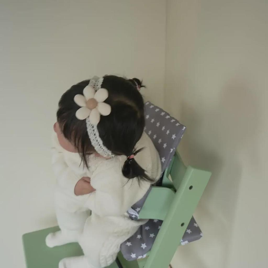 Stokke Kinder-Esszimmerstuhl: Neuer Stil, schmutzabweisend, verdicktes, tragbares, abnehmbares Kissen mit Rückenlehne