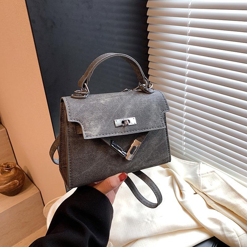 Hand carry niche bag women's retro shoulder bag autumn and winter new fashion small square bag messenger bag