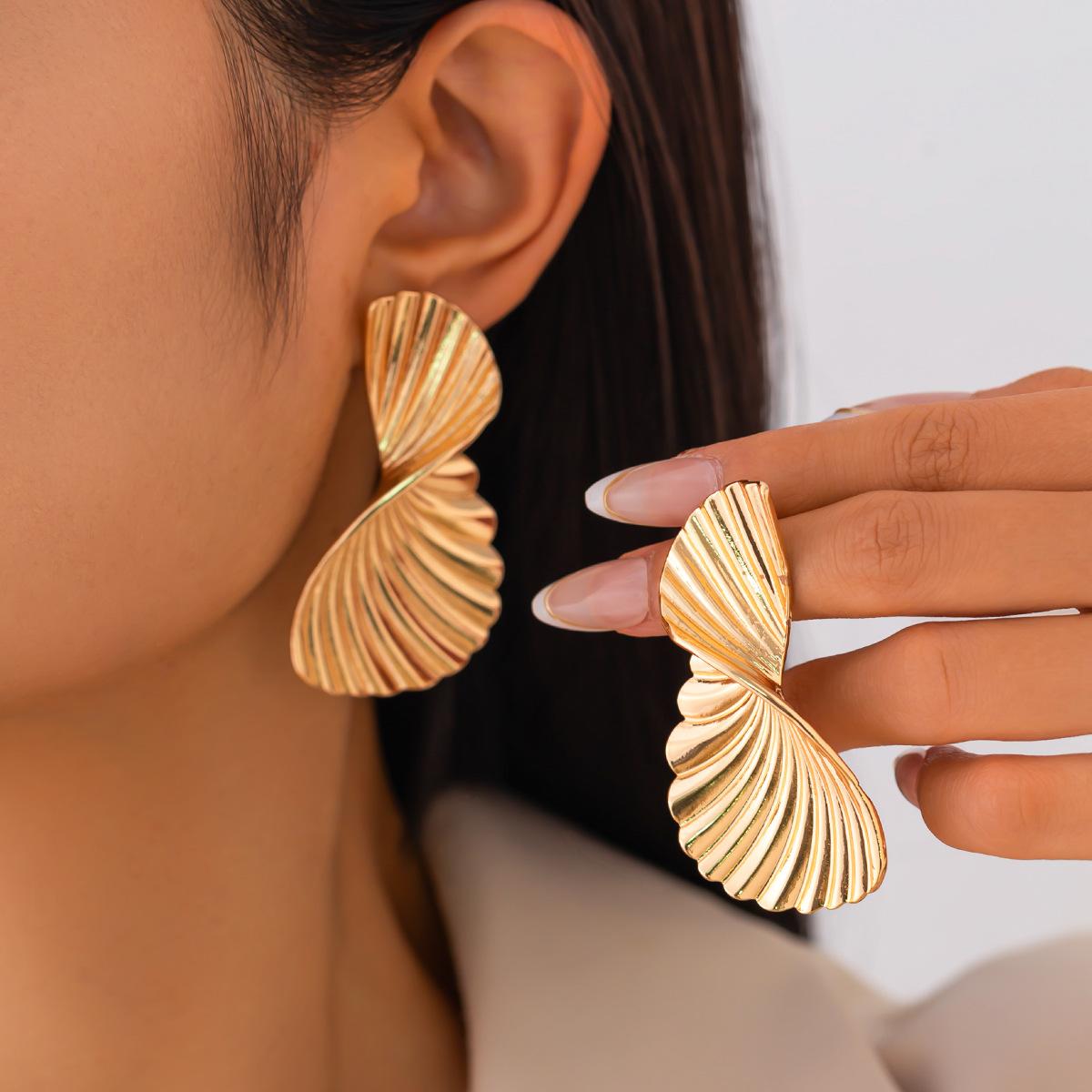 Light Luxury Style Irregular Alloy Earrings Fashionable Geometric Earring Set New Model 05 gold earrings 3514
