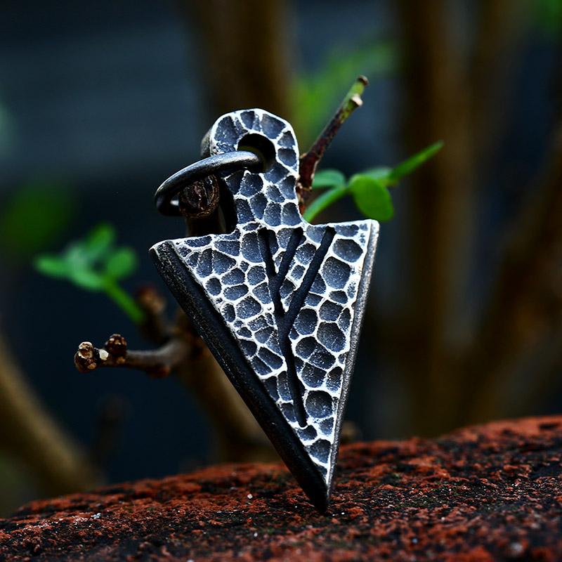 

BEIER 2022 New Fashion Stainless Steel Viking Triangle Pendant Retro Rune Odin s Runes Norse Mythology Celtic Jewelry Wholesale
