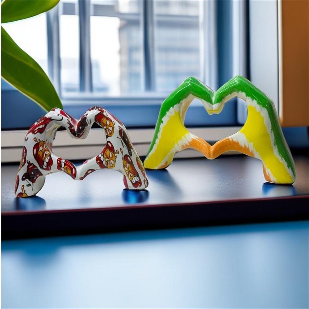 Personalized Heart Gesture Resin Statue Home Decoration Modern Art Hand Love Abstract Figurines Sculpture Wedding Desktop Decor