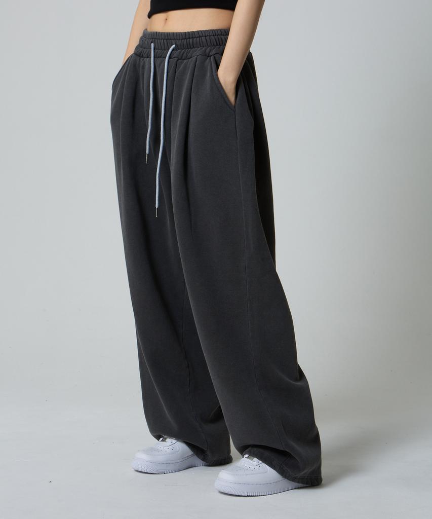 UNKNOWN PLANET [Fleece-Lined Version Added] Daily Double-Pleat Wide Pigment Sweatpants Charcoal