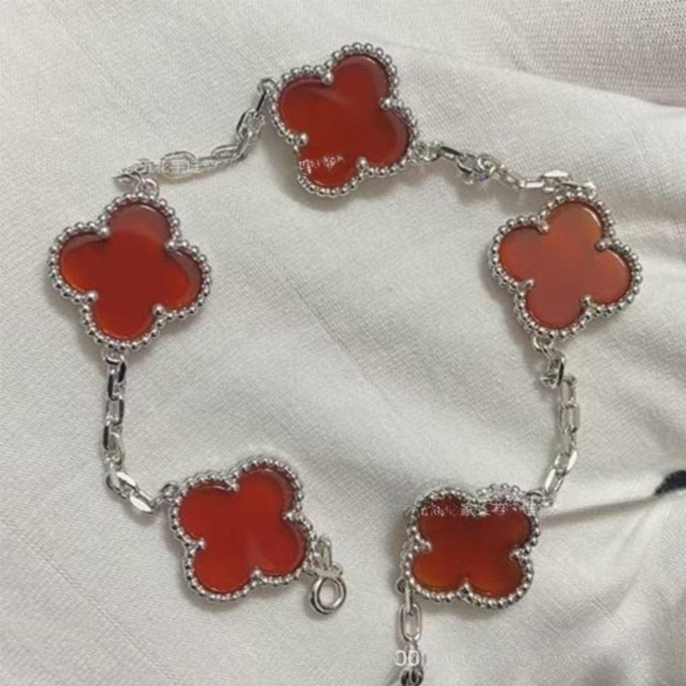 Hochwertiger roter Chalcedon Laser vierblättriges Kleeblatt fünfblütiges Armband 18K Roségold leichter Luxusschmuck Geschenk für Freundin