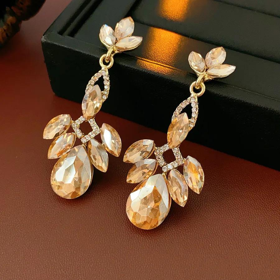 

Серьги-подвески с полым цветком в виде капли воды со стразами, для женщин, в стиле легкой роскоши, дворцовом стиле, преувеличенные, с цирконами, подарки