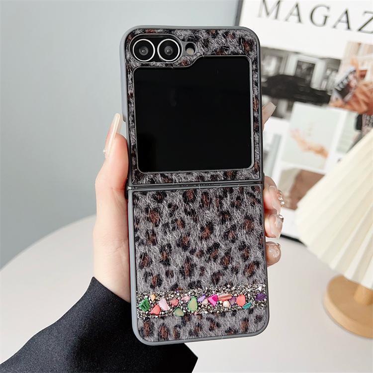 Applicable to Samsung ZFlip7 folding leopard print mobile phone case zflip6 plush splicing ZFlip5/4 anti-drop protective case