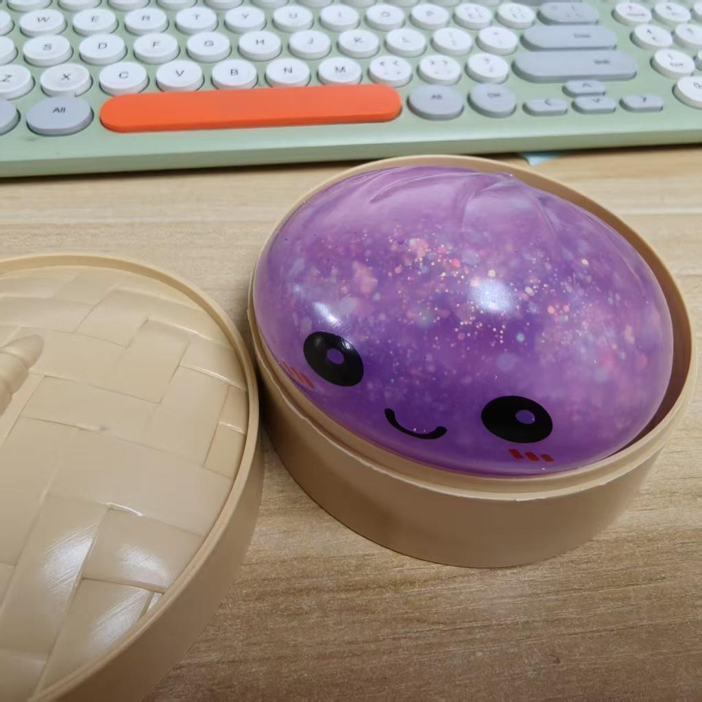 Lesklá squishy hračka ve tvaru knedlíku plněná třpytkami s dárkovou krabičkou, měkká mačkací senzorická hračka, sběratelský dárek pro fanoušky squishy pro úlevu od stresu