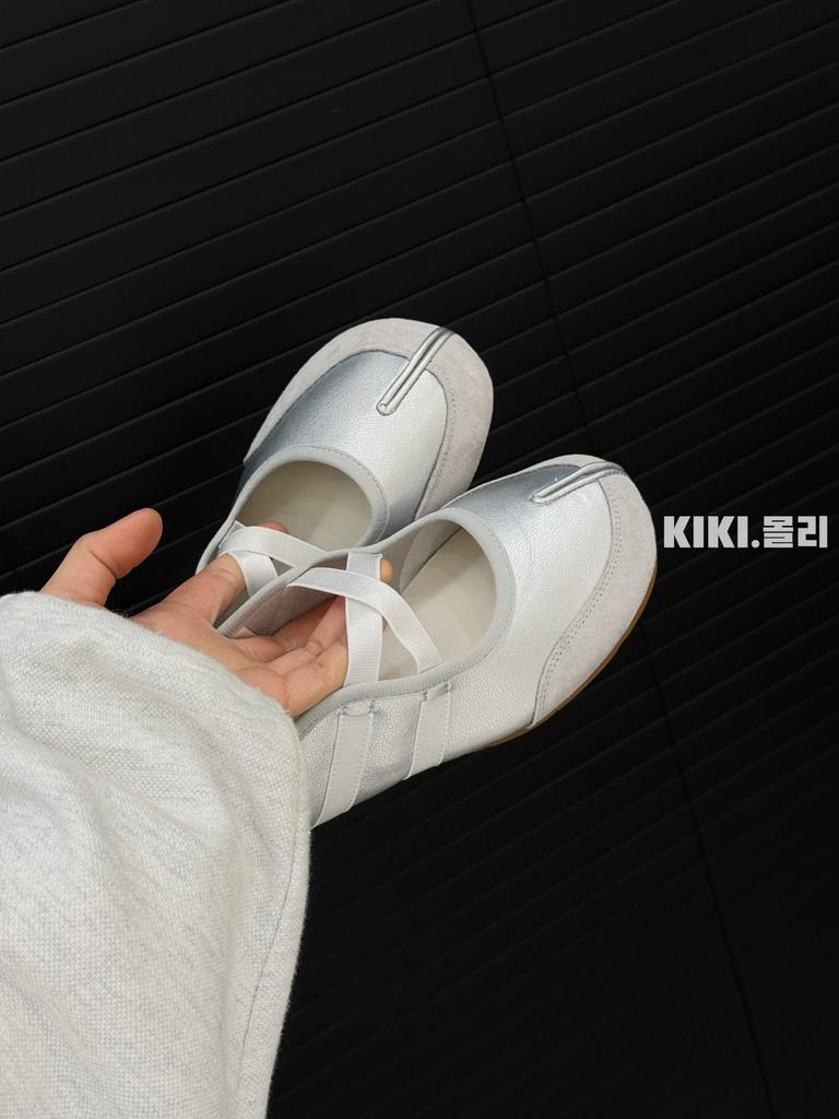 Red Thick-soled Split-toed Pig's Trotters Single Shoes Women's 2025 New Mary Jane Casual Beanie Shoes Cross-strapped Horseshoe Shoes