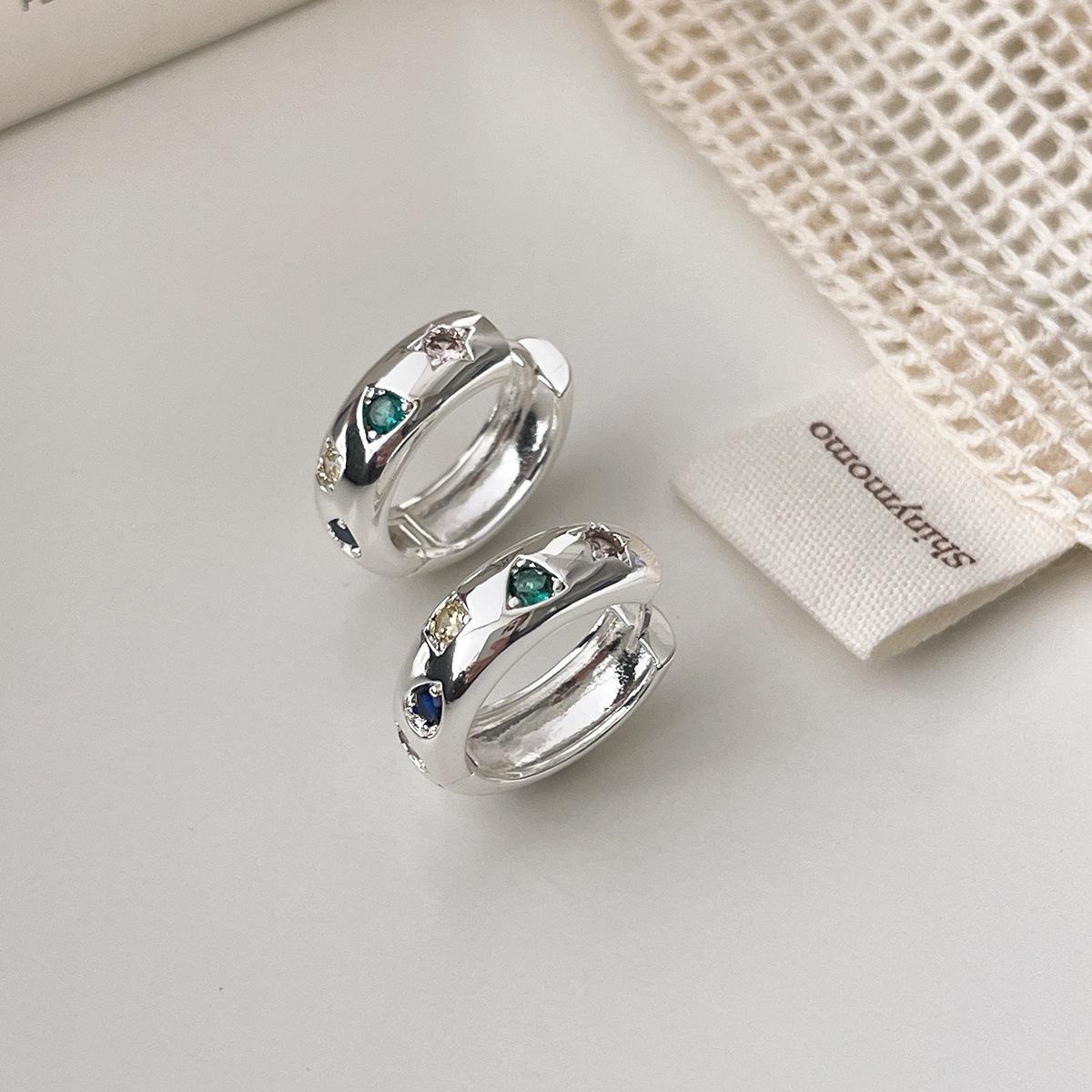 

925 серебряные серьги-иглочки со звездами из камня женские изысканные высококачественные серьги с цветным цирконием нишевая мода универсальные новые застежки для ушей A pair of 925 silver needle