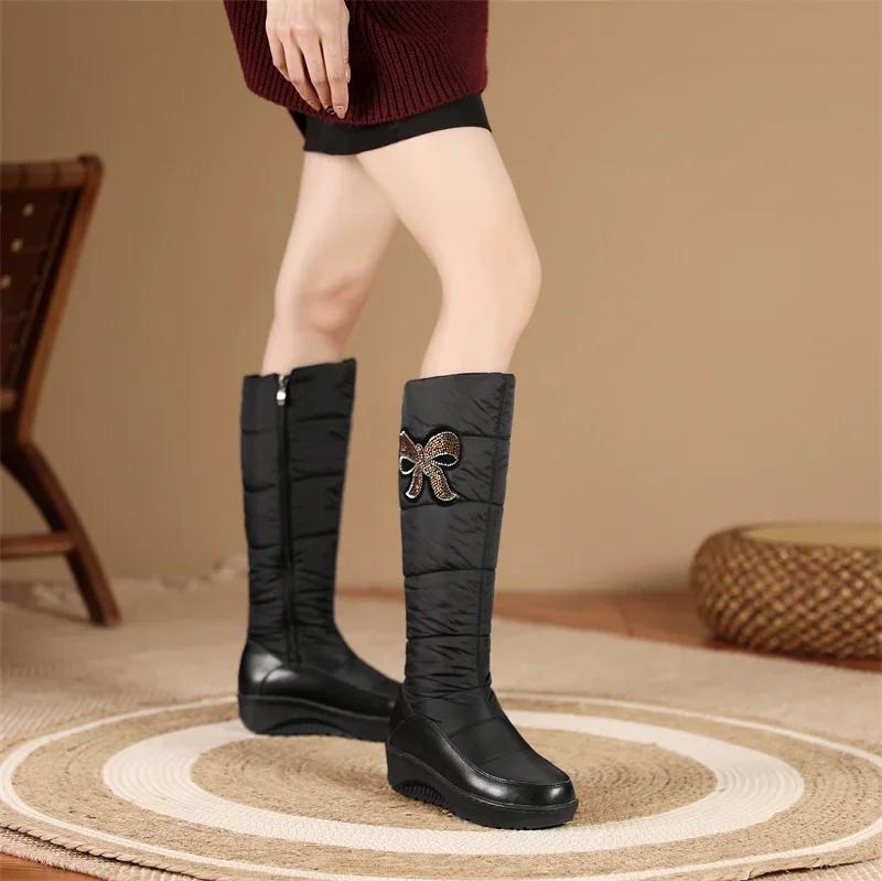Botas de Neve Femininas Quentes de Inverno Vermelhas até o Joelho com Pelo Aplicação de Cristal Preto Impermeável Penas Senhora Zíper Plataforma Salto Cunha Botas Longas