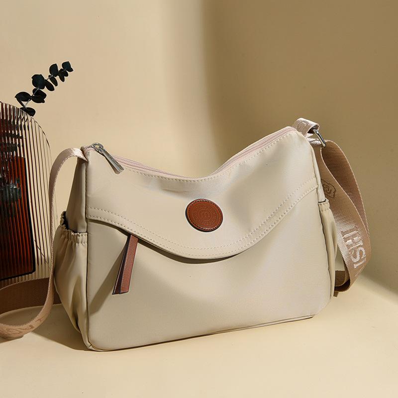 Nouveau Wenyi Fan Mode Décontracté Navetteur Simple Couleur Unie Grande Capacité Épaule Sac pour Femmes Sac Sous le Bras Sac Bandoulière