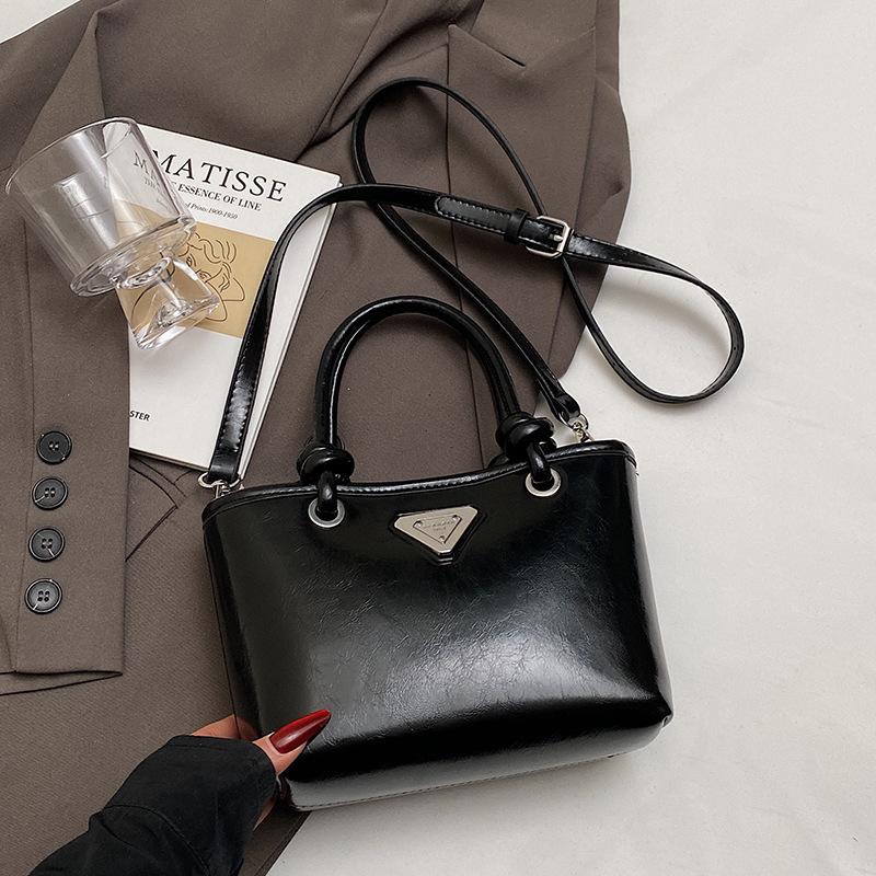 Hot Sale Korean Casual Premium Texture Portable Bucket Bag Simple Trend Fashion Commuter Messenger Bag Women
