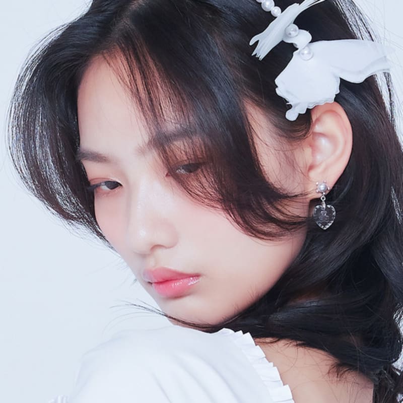 LOVUEE Teddy Bear Crystal Earrings