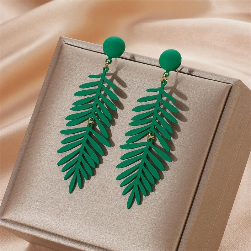 Pinkdudu Fashion Exaggeration Colorful Leaf Earrings Simple Candy-Colored Acrylic Stud Earrings for Women Jewelry Gifts PD901