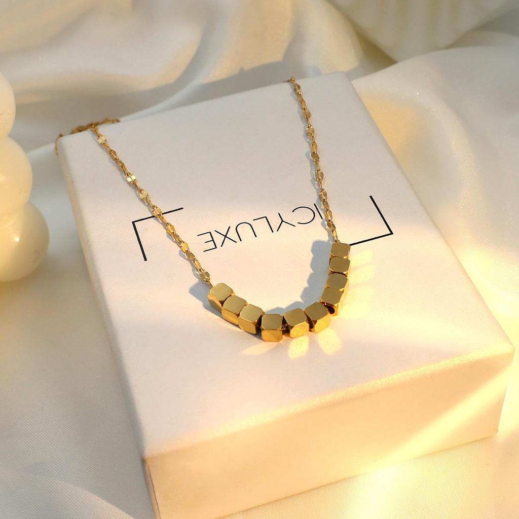 Mode Leichter Luxus Bafanglai Kleines Quadrat Titanstahl Halskette Schmuck Damen Nischen Design 18K Schlüsselbein Kette