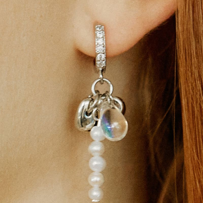 

VVV Waterdrop Pearl Logo Surgical Earrings Black