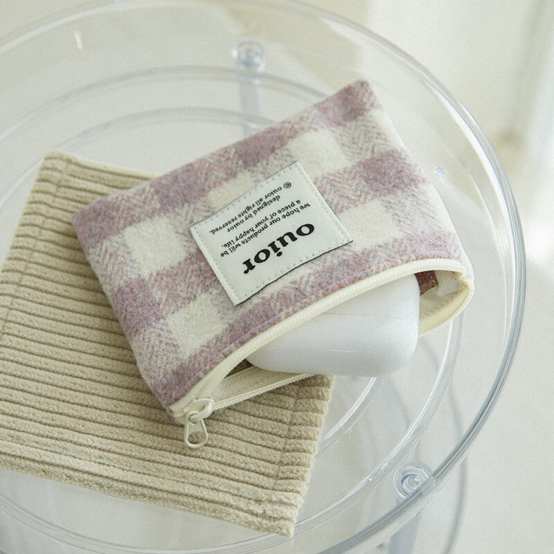 

Flat Pouch _ Wool Check French Lilac (S/card wallet) French lilac (S/card wallet)