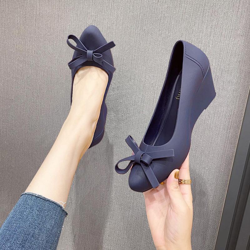 New Rain Shoes For Women Fashionable Style Korean Plastic Shoes Non-slip Short Water Shoes Butterfly Frozen Shoes