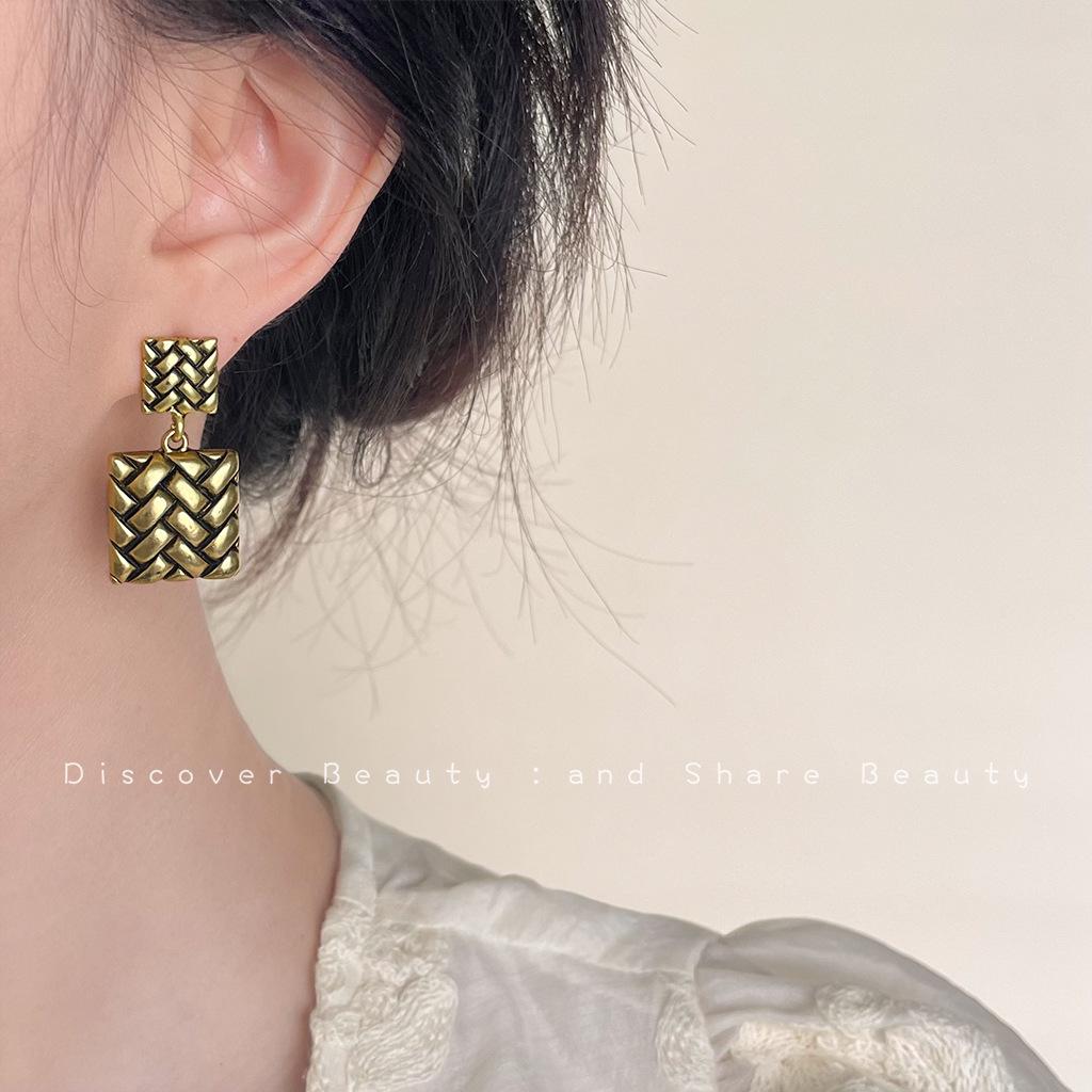 Boucles d'oreilles médiévales vintage à perles: Design rétro à l'huile coulée avec une touche haut de gamme et une personnalité unique