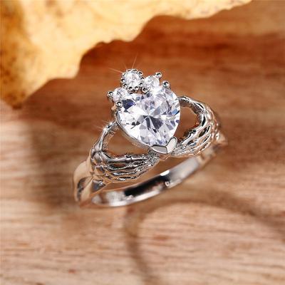 New Crystal Heart Cubic Zirconia Hands Love Rings for Women Stylish Proposal Engagement Jewelry Unique Design Female Rings